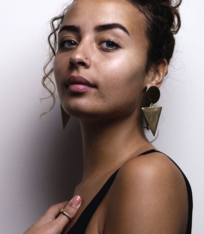 returns-2 Fever stud earrings in gold